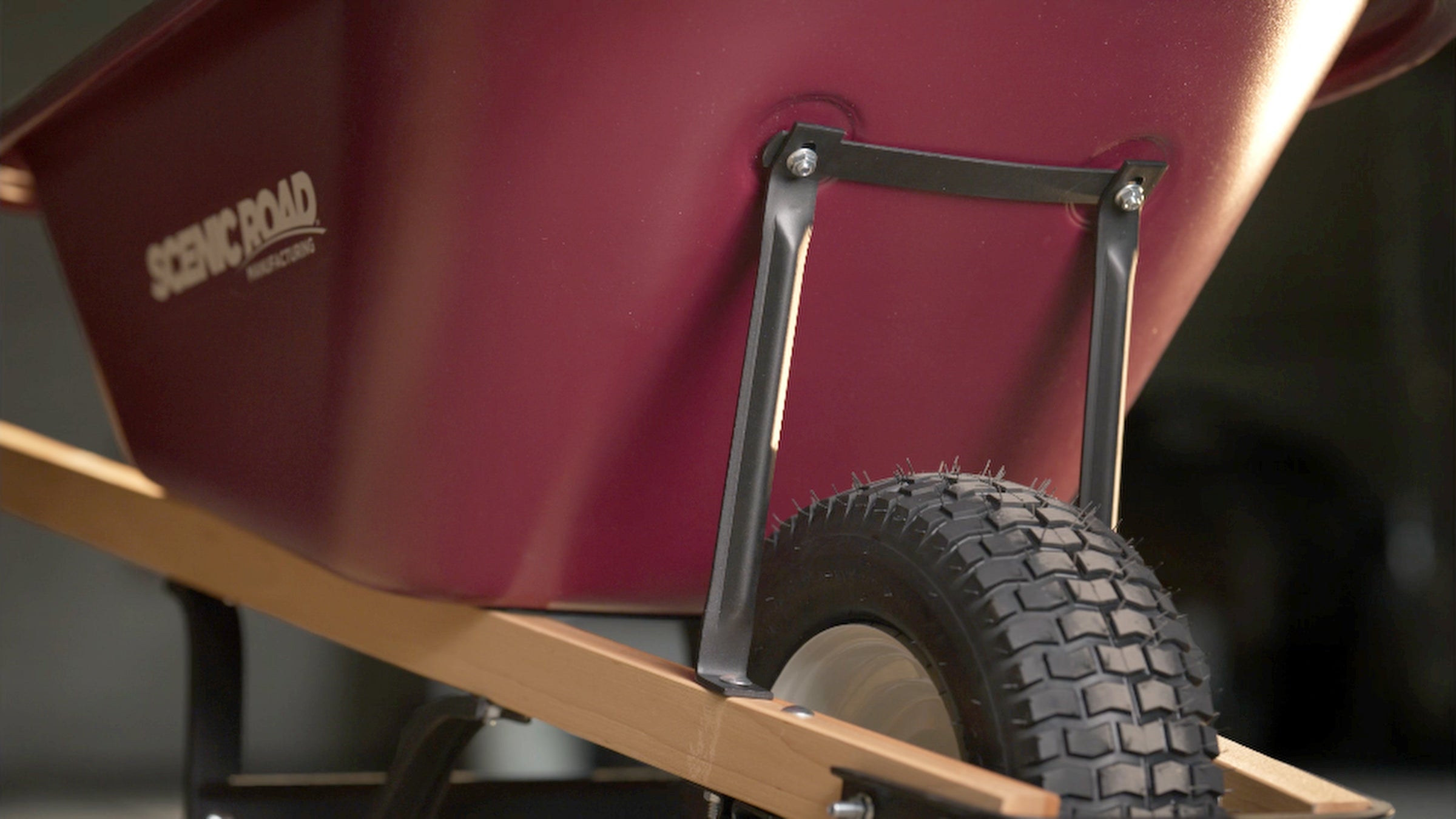 Scenic Road SS-Series undercarriage knobby tire detail